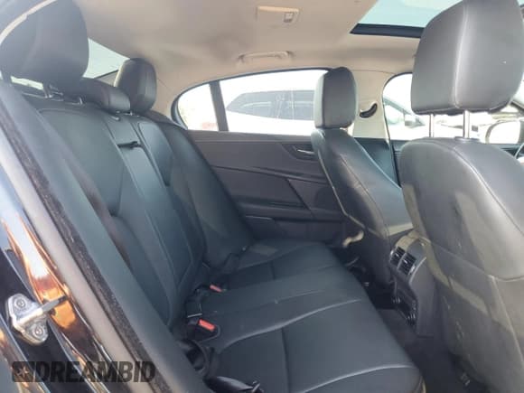 ✅ 2017 Jaguar XE 35t Premium • VIN: SAJAD4BV7HCP11635 • Лот: 62370435. Опубликован ранее на Copart с пробегом 111 360 миль. Бесплатный доступ к архиву аукционных продаж из США и подробный отчёт об истории автомобиля на DreamBid. Изображение 10.