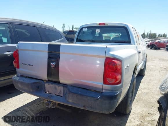 2008 Dodge Dakota z VIN 1D3HW38K18S590757, wystawiony jako IAAI lot #42501413 z przebiegiem Nie podano mil oraz . Historia ofert i sprzedaży dostępna na DreamBid. Obrazek 4.