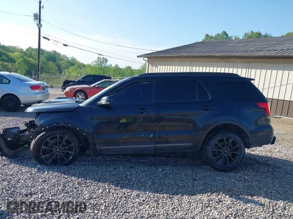 ✅ 2017 Ford Explorer XLT • VIN: 1FM5K8D8XHGA30913 • Lot: 41957873. Wystawiony na IAAI z przebiegiem 146 872 mil. Bezpłatny archiwum sprzedaży aukcyjnych z USA i szczegółowy raport historii pojazdu na DreamBid. Zdjęcie 15.