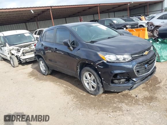 ✅ 2022 Chevrolet Trax LS • VIN: KL7CJNSMXNB503258 • Lot: 42073263. Wystawiony na IAAI z przebiegiem 89 406 mil. Bezpłatny archiwum sprzedaży aukcyjnych z USA i szczegółowy raport historii pojazdu na DreamBid. Zdjęcie 1.