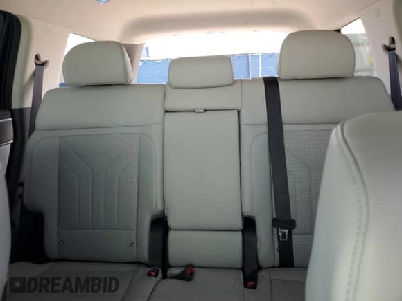 2025 Hyundai Santa Fe SEL с VIN 5NMP24GL5SH083802, выставлен на аукционе Copart как лот 52932075 с пробегом 7 861 миль миль и Чистый • Clean title. История ставок и продаж доступна на DreamBid. Изображение 10.