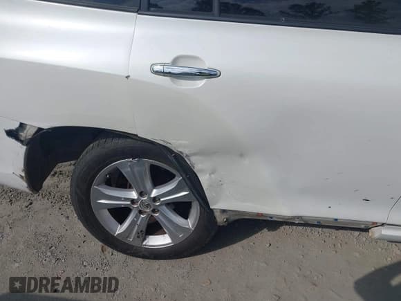 ✅ 2008 Toyota Highlander Limited • VIN: JTEDS42AX82037772 • Lot: 43400598. Wystawiony na IAAI z przebiegiem 273 538 mil. Bezpłatny archiwum sprzedaży aukcyjnych z USA i szczegółowy raport historii pojazdu na DreamBid. Zdjęcie 6.