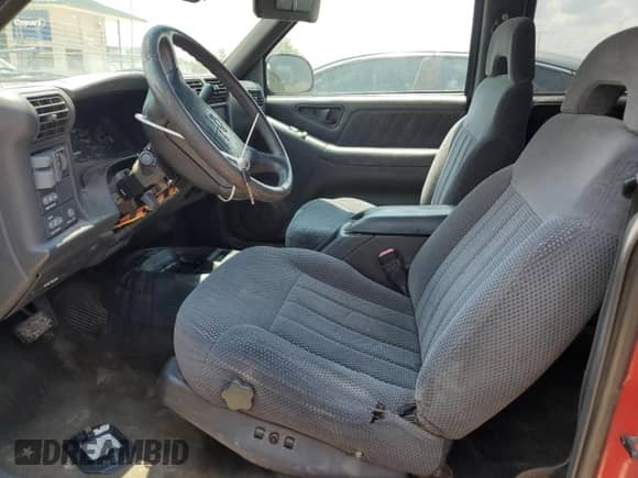 1995 Chevrolet Blazer z VIN 1GNCS13WXSK227918, wystawiony jako Copart lot #62003475 z przebiegiem 237 139 mil mil oraz Szkoda całkowita • Salvage title. Historia ofert i sprzedaży dostępna na DreamBid. Obrazek 7.