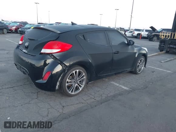 ✅ 2016 Hyundai Veloster • VIN: KMHTC6AD8GU251095 • Lot: 41598280. Wystawiony na IAAI z przebiegiem 119 099 mil. Bezpłatny archiwum sprzedaży aukcyjnych z USA i szczegółowy raport historii pojazdu na DreamBid. Zdjęcie 4.