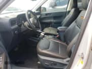 ✅ 2023 Ford Maverick Lariat Advanced • VIN: 3FTTW8G9XPRA99922 • Лот: 89200195. Опубликован ранее на Copart с пробегом 7 482 миль. Бесплатный доступ к архиву аукционных продаж из США и подробный отчёт об истории автомобиля на DreamBid. Изображение 7.