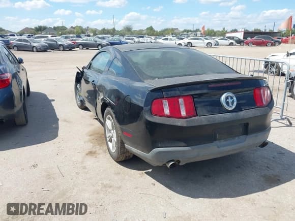 ✅ 2012 Ford Mustang Premium • VIN: 1ZVBP8AM0C5221509 • Lot: 43311750. Wystawiony na IAAI z przebiegiem 128 321 mil. Bezpłatny archiwum sprzedaży aukcyjnych z USA i szczegółowy raport historii pojazdu na DreamBid. Zdjęcie 3.