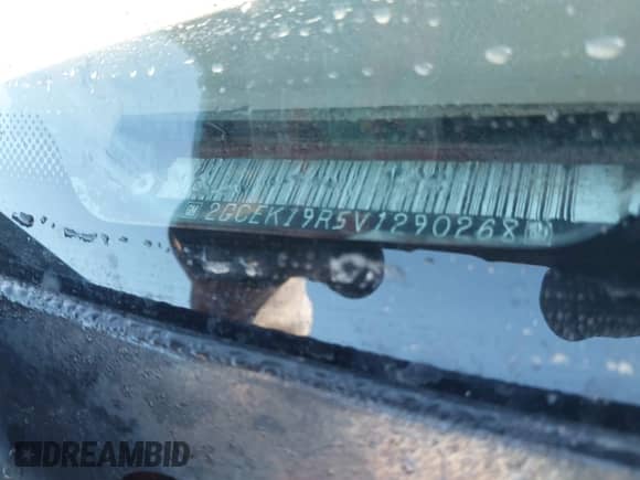 1997 Chevrolet Silverado 1500 z VIN 2GCEK19R5V1290268, wystawiony jako IAAI lot #43485965 z przebiegiem 192 915 mil mil oraz . Historia ofert i sprzedaży dostępna na DreamBid. Obrazek 9.