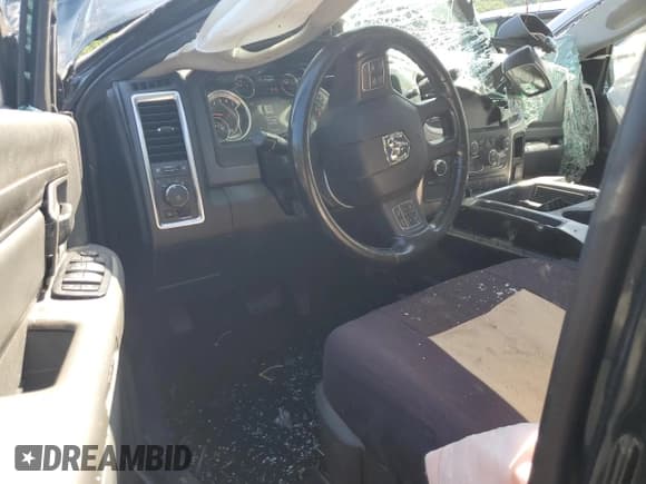 ✅ 2018 Ram 3500 SLT • VIN: 3C63R3DL3JG251530 • Lot: 61468785. Wystawiony na Copart z przebiegiem 118 723 mil. Bezpłatny archiwum sprzedaży aukcyjnych z USA i szczegółowy raport historii pojazdu na DreamBid. Zdjęcie 8.