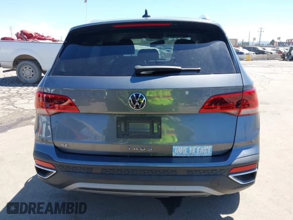 ✅ 2022 Volkswagen Taos SE • VIN: 3VVRX7B25NM037383 • Lot: 43000793. Wystawiony na IAAI z przebiegiem 44 695 mil. Bezpłatny archiwum sprzedaży aukcyjnych z USA i szczegółowy raport historii pojazdu na DreamBid. Zdjęcie 16.