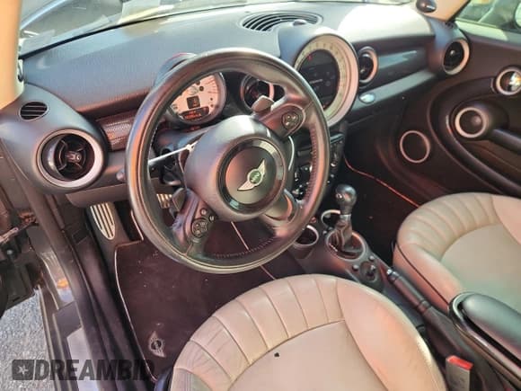 ✅ 2012 MINI Hardtop S • VIN: WMWSV3C51CT386298 • Лот: 92209115. Опубликован ранее на Copart с пробегом 92 085 миль. Бесплатный доступ к архиву аукционных продаж из США и подробный отчёт об истории автомобиля на DreamBid. Изображение 8.