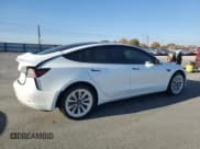 ✅ 2022 Tesla Model 3 Long Range • VIN: 5YJ3E1EB9NF298183 • Lot: 92124135. Wystawiony na Copart z przebiegiem 17 949 mil. Bezpłatny archiwum sprzedaży aukcyjnych z USA i szczegółowy raport historii pojazdu na DreamBid. Zdjęcie 3.