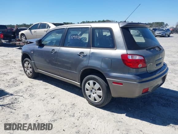 ✅ 2005 Mitsubishi Outlander LS • VIN: JA4LX31F75U032886 • Лот: 41803513. Опубликован ранее на IAAI с пробегом 229 838 миль. Бесплатный доступ к архиву аукционных продаж из США и подробный отчёт об истории автомобиля на DreamBid. Изображение 3.