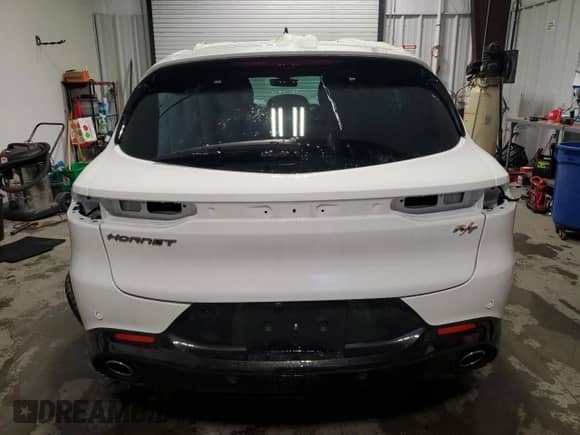 2024 Dodge Hornet R/T z VIN ZACPDFCW6R3A33993, wystawiony jako Copart lot #45951855 z przebiegiem 3 744 mil mil oraz Czysty tytuł • Clean title. Historia ofert i sprzedaży dostępna na DreamBid. Obrazek 6.