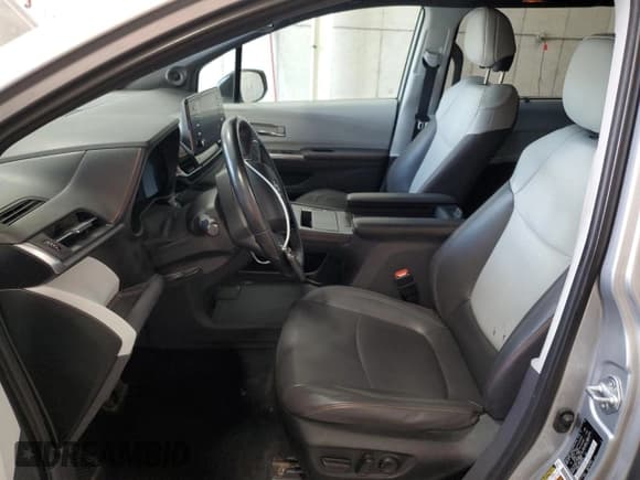 ✅ 2022 Toyota Sienna XSE • VIN: 5TDDRKECXNS082720 • Lot: 80743065. Wystawiony na Copart z przebiegiem 40 316 mil. Bezpłatny archiwum sprzedaży aukcyjnych z USA i szczegółowy raport historii pojazdu na DreamBid. Zdjęcie 7.