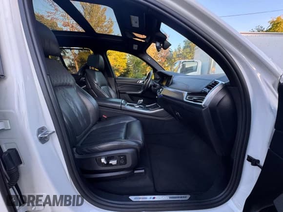 ✅ 2020 BMW X5 M50i • VIN: 5UXJU4C0XLLE45698 • Лот: 86595285. Опубликован ранее на Copart с пробегом 105 475 миль. Бесплатный доступ к архиву аукционных продаж из США и подробный отчёт об истории автомобиля на DreamBid. Изображение 5.