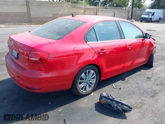 ✅ 2015 Volkswagen Jetta SE • VIN: 3VWD17AJ7FM303892 • Lot: 42386050. Listed on IAAI with 50,998 mi. Free auction sales archive from the USA and detailed vehicle history report at DreamBid. Image 4.