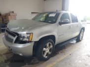 ✅ 2011 Chevrolet Suburban LTZ • VIN: 1GNSKKE3XBR173001 • Lot: 42959263. Wystawiony na IAAI z przebiegiem 167 679 mil. Bezpłatny archiwum sprzedaży aukcyjnych z USA i szczegółowy raport historii pojazdu na DreamBid. Zdjęcie 16.