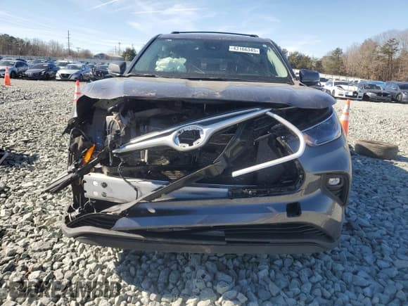 ✅ 2022 Toyota Highlander LE • VIN: 5TDZZRAH6NS118564 • Lot: 43166345. Listed on Copart with 37,510 mi. Free auction sales archive from the USA and detailed vehicle history report at DreamBid. Image 5.