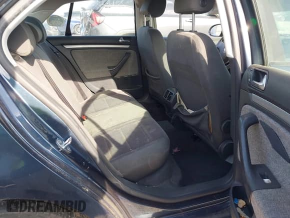 ✅ 2006 Volkswagen Jetta Value Edition • VIN: 3VWPF71K56M620688 • Lot: 42510698. Wystawiony na IAAI z przebiegiem 231 085 mil. Bezpłatny archiwum sprzedaży aukcyjnych z USA i szczegółowy raport historii pojazdu na DreamBid. Zdjęcie 8.