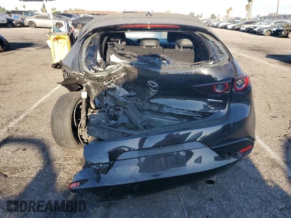 ✅ 2019 Mazda 3 Preferred • VIN: JM1BPAMM5K1141103 • Lot: 69618705. Wystawiony na Copart z przebiegiem 89 336 mil. Bezpłatny archiwum sprzedaży aukcyjnych z USA i szczegółowy raport historii pojazdu na DreamBid. Zdjęcie 6.