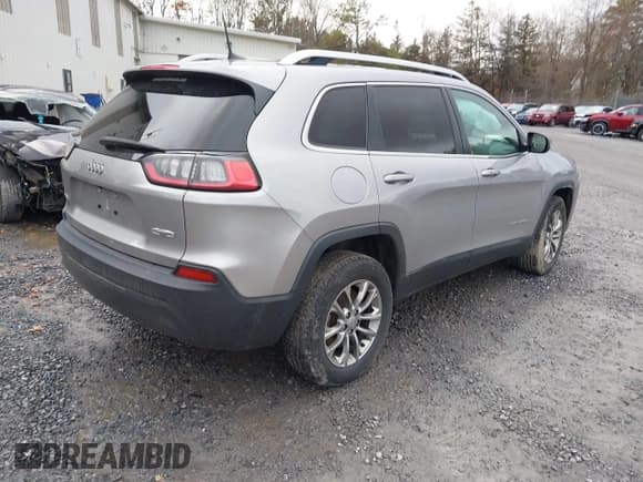 ✅ 2019 Jeep Cherokee Latitude Plus • VIN: 1C4PJMLB9KD189212 • Lot: 43690661. Wystawiony na IAAI z przebiegiem 168 149 mil. Bezpłatny archiwum sprzedaży aukcyjnych z USA i szczegółowy raport historii pojazdu na DreamBid. Zdjęcie 4.
