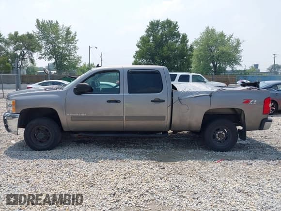 ✅ 2007 Chevrolet Silverado 2500HD 1LT • VIN: 1GCHK23K77F561325 • Lot: 42860200. Wystawiony na IAAI z przebiegiem 354 528 mil. Bezpłatny archiwum sprzedaży aukcyjnych z USA i szczegółowy raport historii pojazdu na DreamBid. Zdjęcie 14.