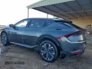 ✅ 2023 Kia EV6 Wind • VIN: KNDC34LA6P5610823 • Лот: 94217245. Опубликован ранее на Copart с пробегом 52 883 миль. Бесплатный доступ к архиву аукционных продаж из США и подробный отчёт об истории автомобиля на DreamBid. Изображение 2.