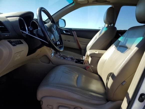 ✅ 2010 Toyota Highlander Limited • VIN: 5TDDK3EH3AS023928 • Lot: 85688415. Listed on Copart with 220,386 mi. Free auction sales archive from the USA and detailed vehicle history report at DreamBid. Image 7.