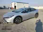 2024 Toyota Prius SE z VIN JTDACACU9R3015673, wystawiony jako Copart lot #81880685 z przebiegiem 37 948 mil mil oraz Szkoda całkowita • Salvage title. Historia ofert i sprzedaży dostępna na DreamBid. Obrazek 1.