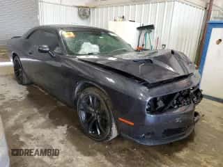 ✅ 2018 Dodge Challenger SXT Plus • VIN: 2C3CDZAG2JH219139 • Lot: 70370722. Wystawiony na Copart z przebiegiem 55 122 mil mil. Skorzystaj z bezpłatnego archiwum sprzedaży aukcyjnych z USA i zobacz szczegółowy raport historii pojazdu na DreamBid. Zdjęcie 4.