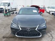 ✅ 2025 Lexus ES 300h Ultra Luxury • VIN: 58AFA1C14SU067458 • Lot: 43298745. Wystawiony na IAAI z przebiegiem 3 763 mil. Bezpłatny archiwum sprzedaży aukcyjnych z USA i szczegółowy raport historii pojazdu na DreamBid. Zdjęcie 12.