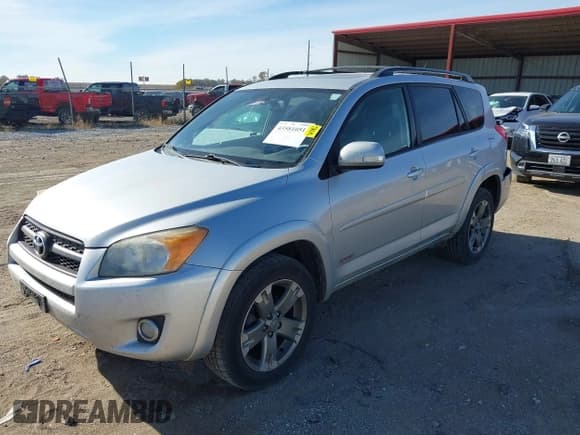 ✅ 2012 Toyota RAV4 Sport • VIN: JTMRF4DV9C5050633 • Лот: 43581051. Опубликован ранее на IAAI с пробегом 182 022 миль. Бесплатный доступ к архиву аукционных продаж из США и подробный отчёт об истории автомобиля на DreamBid. Изображение 17.