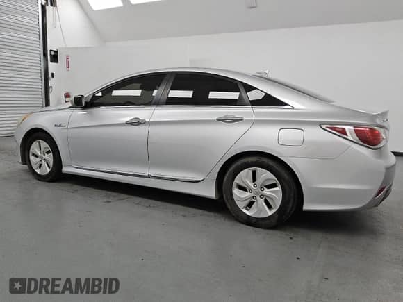 ✅ 2015 Hyundai Sonata • VIN: KMHEC4A46FA133852 • Лот: 85551575. Опубликован ранее на Copart с пробегом 107 538 миль. Бесплатный доступ к архиву аукционных продаж из США и подробный отчёт об истории автомобиля на DreamBid. Изображение 2.