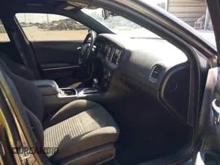 ✅ 2023 Dodge Charger GT • VIN: 2C3CDXHG6PH647427 • Lot: 43391701. Wystawiony na IAAI z przebiegiem 40 765 mil. Bezpłatny archiwum sprzedaży aukcyjnych z USA i szczegółowy raport historii pojazdu na DreamBid. Zdjęcie 5.