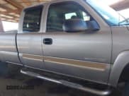 ✅ 2003 Chevrolet Silverado 2500HD LS • VIN: 1GCHC29U13E353706 • Lot: 42398034. Wystawiony na IAAI z przebiegiem 205 065 mil. Bezpłatny archiwum sprzedaży aukcyjnych z USA i szczegółowy raport historii pojazdu na DreamBid. Zdjęcie 13.