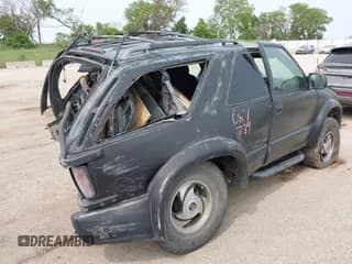 ✅ 2000 Chevrolet Blazer LS • VIN: 1GNCT18W3YK249760 • Lot: 42329467. Wystawiony na IAAI z przebiegiem Nie podano. Bezpłatny archiwum sprzedaży aukcyjnych z USA i szczegółowy raport historii pojazdu na DreamBid. Zdjęcie 4.