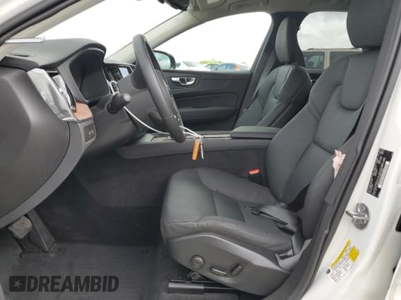 ✅ 2024 Volvo XC60 Plus Dark Theme • VIN: YV4H60DL1R1920388 • Lot: 51181745. Listed on Copart with 5,379 mi. Free auction sales archive from the USA and detailed vehicle history report at DreamBid. Image 7.