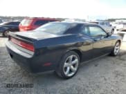 ✅ 2013 Dodge Challenger SXT • VIN: 2C3CDYAG2DH579252 • Lot: 77498104. Wystawiony na Copart z przebiegiem 99 926 mil. Bezpłatny archiwum sprzedaży aukcyjnych z USA i szczegółowy raport historii pojazdu na DreamBid. Zdjęcie 3.