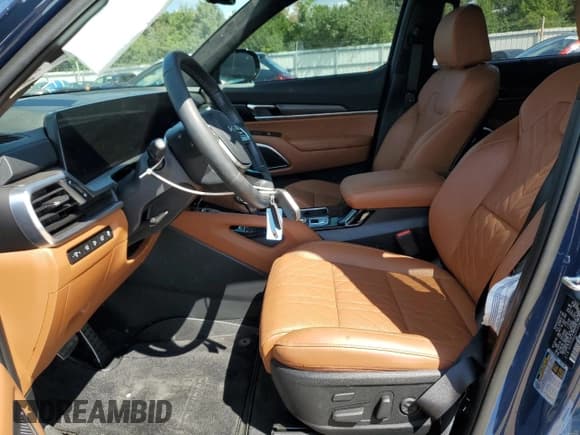 ✅ 2025 Kia Telluride SX-Prestige X-Line • VIN: 5XYP5DGC0SG586770 • Lot: 71304765. Wystawiony na Copart z przebiegiem 7 033 mil. Bezpłatny archiwum sprzedaży aukcyjnych z USA i szczegółowy raport historii pojazdu na DreamBid. Zdjęcie 7.