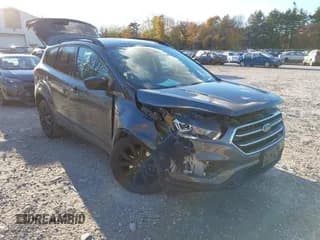 ✅ 2019 Ford Escape SE • VIN: 1FMCU9GDXKUA86259 • Lot: 43610676. Wystawiony na IAAI z przebiegiem 53 902 mil. Bezpłatny archiwum sprzedaży aukcyjnych z USA i szczegółowy raport historii pojazdu na DreamBid. Zdjęcie 1.
