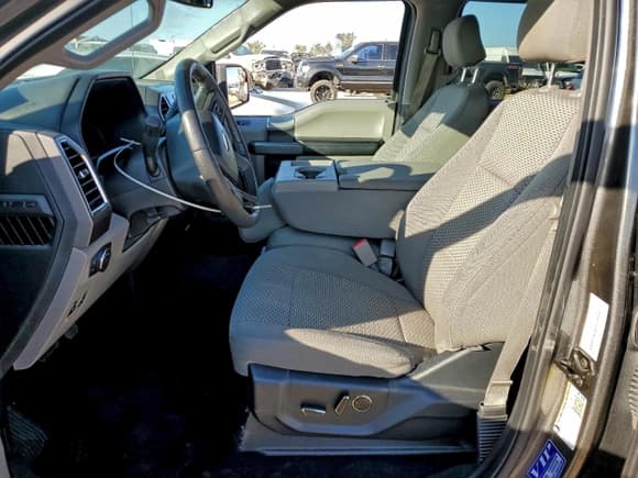 ✅ 2015 Ford F-150 XLT • VIN: 1FTEW1CP8FKE14725 • Lot: 94796205. Wystawiony na Copart z przebiegiem 136 230 mil. Bezpłatny archiwum sprzedaży aukcyjnych z USA i szczegółowy raport historii pojazdu na DreamBid. Zdjęcie 7.