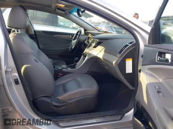 ✅ 2013 Hyundai Sonata • VIN: KMHEC4A46DA051021 • Лот: 43595389. Опубликован ранее на IAAI с пробегом 142 239 миль. Бесплатный доступ к архиву аукционных продаж из США и подробный отчёт об истории автомобиля на DreamBid. Изображение 5.