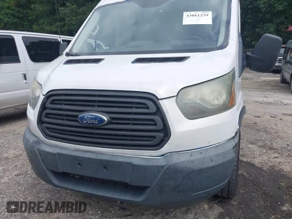 ✅ 2015 Ford Transit Cargo • VIN: 1FTNR2CM0FKA92570 • Lot: 43061239. Wystawiony na IAAI z przebiegiem 221 884 mil. Bezpłatny archiwum sprzedaży aukcyjnych z USA i szczegółowy raport historii pojazdu na DreamBid. Zdjęcie 6.