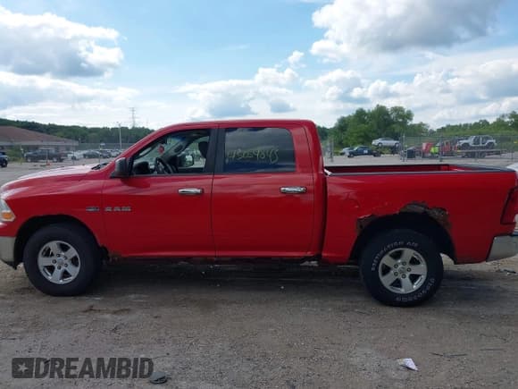 ✅ 2009 Dodge 1500 Laramie • VIN: 1D3HV13T29J505200 • Lot: 43054843. Wystawiony na IAAI z przebiegiem 133 089 mil. Bezpłatny archiwum sprzedaży aukcyjnych z USA i szczegółowy raport historii pojazdu na DreamBid. Zdjęcie 14.