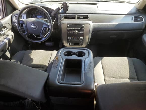 ✅ 2007 Chevrolet Suburban LT • VIN: 1GNFC16037J303073 • Lot: 73184914. Wystawiony na Copart z przebiegiem 251 887 mil. Bezpłatny archiwum sprzedaży aukcyjnych z USA i szczegółowy raport historii pojazdu na DreamBid. Zdjęcie 8.