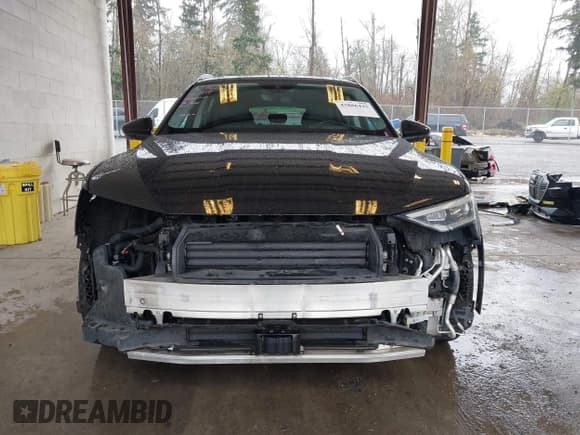 ✅ 2019 Audi e-tron Prestige • VIN: WA1VAAGE4KB006007 • Lot: 43886443. Wystawiony na IAAI z przebiegiem 40 764 mil. Bezpłatny archiwum sprzedaży aukcyjnych z USA i szczegółowy raport historii pojazdu na DreamBid. Zdjęcie 6.