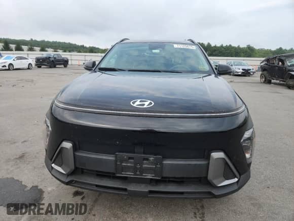 2024 Hyundai Kona SEL z VIN KM8HBCAB4RU103938, wystawiony jako Copart lot #71125875 z przebiegiem 30 341 mil mil oraz Szkoda całkowita • Salvage title. Historia ofert i sprzedaży dostępna na DreamBid. Obrazek 5.