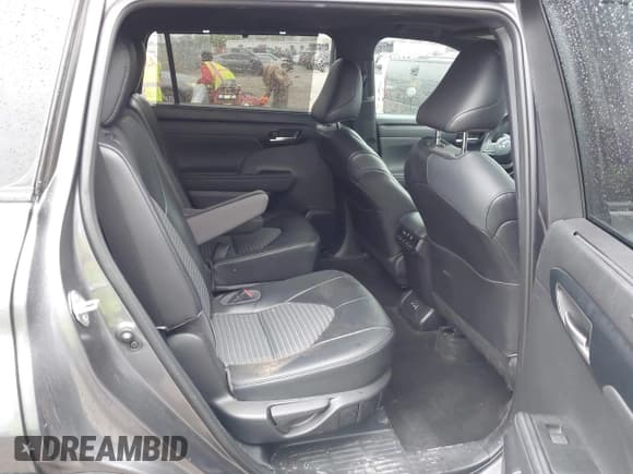 ✅ 2023 Toyota Highlander L • VIN: 5TDKDRAH3PS508220 • Lot: 41905517. Listed on IAAI with 37,891 mi. Free auction sales archive from the USA and detailed vehicle history report at DreamBid. Image 8.