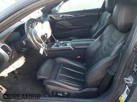 ✅ 2019 BMW 8 Series M850i xDrive • VIN: WBABC4C57KBU96353 • Lot: 85331355. Wystawiony na Copart z przebiegiem Nie podano. Bezpłatny archiwum sprzedaży aukcyjnych z USA i szczegółowy raport historii pojazdu na DreamBid. Zdjęcie 7.