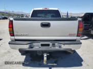 ✅ 2006 GMC Sierra 2500HD SLE2 • VIN: 1GTHK23U16F268228 • Lot: 57266075. Listed on Copart with 166,174 mi. Free auction sales archive from the USA and detailed vehicle history report at DreamBid. Image 6.